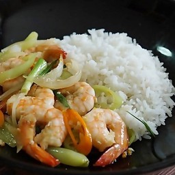 ข้าวราดผัดผักรวมกุ้ง