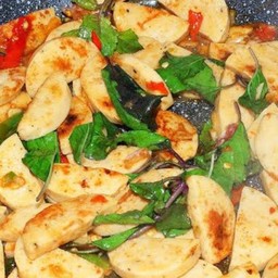 ผัดกระเพราหมูยอ (กับข้าว)