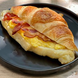 Scrambled Egg Cheese Croissant - ครัวซองค์ไข่คนชีส