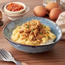 ข้าวไข่นุ่ม หมูกระเทียม Soft Omelet Rice w Garlic & Pepper Pork