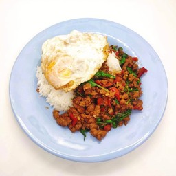 ครัวแสงทอง กะเพราแท้ๆ หมูกรอบทำเอง