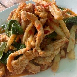 ผัดพริกแกงหน่อไม้