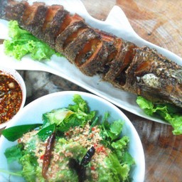 ปลาช่อนทอด+สลัดลาว
