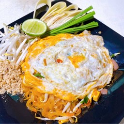 ผัดไทย ห่อไข่