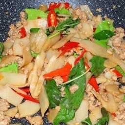 ข้าวราดกระเพราหน่อไม้ดอง+ไข่ดาว