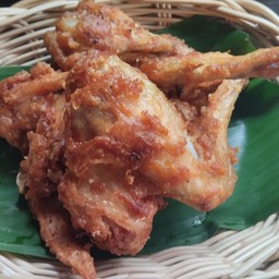 ปีกไก่ทอด(ปีกไก่ทอด 3 ชิ้น)น้ำจิ้มแจ่ว