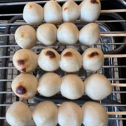 ลูกชิ้นปลาปิ้ง + น้ำจิ้มรสเด็ด (1ไม้)