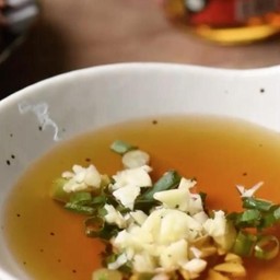 น้ำจิ้มน้ำมันงากระเทียม