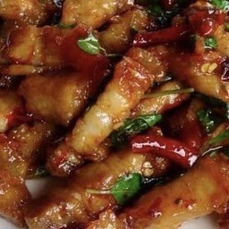 กะเพราสามชั้นทอดพริกแห้ง(กับข้าว)