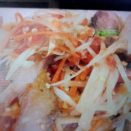 ตำคอหมูทอด