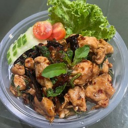 ข้าวกะเพราพริกแห้งไก่