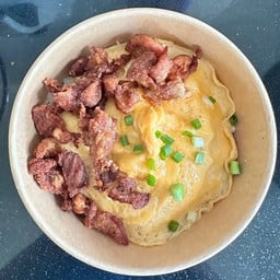 ข้าวหมูทอดไข่ลาวา