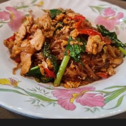 เส้นเล็กคั่วพริกสดไก่