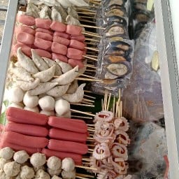 Lucky ยำลูกชิ้น/ลูกชิ้นทอด Lucky ยำลูกชิ้น/ลูกชิ้นทอด