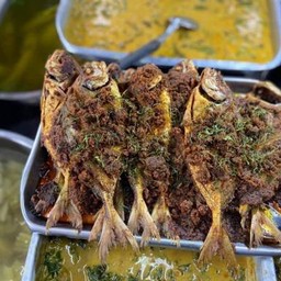 ปลาทอดเครื่องแกง.