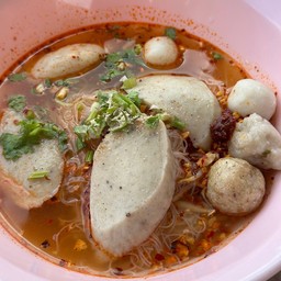 ก๋วยเตี๋ยวกลางเมือง กรุงเทพกรีฑา
