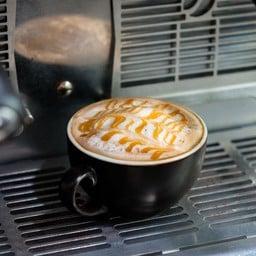 คาราเมลมัคคิอาโต้ ร้อน