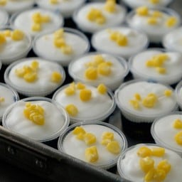 ขนมตะโก้อัญชันกะทิสด (สาคู-ข้าวโพด)