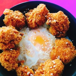 ข้าวด้งไก่ทอดซอสทงคัตสึไข่ดาว