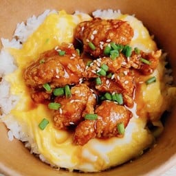 ข้าวไข่ข้นไก่กรอบซอสเกาหลี