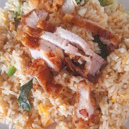 ข้าวผัดหมูกรอบ