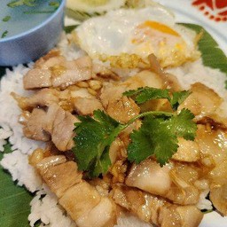 หมู3ชั้นทอดกระเทียม+ไข่ดาว