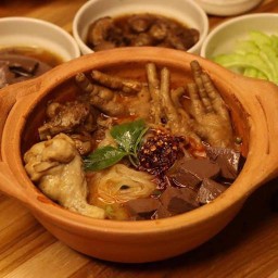 ส้มตำEแบม&ก๋วยเตี๋ยวไก่ตุ๋นและก๋วยเตี๋ยวหมูเนื้อ