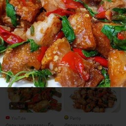 กะเพราหมูกรอบกับข้าว