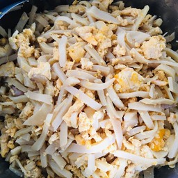 หน่อไม้ผัดไข่