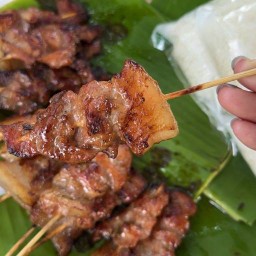 ร้านตู้เหลือง หมูปิ้งโบราณ ซอย9 สาย13
