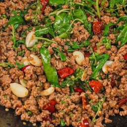 กะเพราหมูสับ