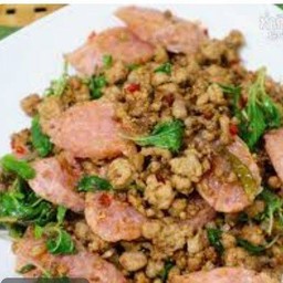 กะเพราแหนมหมูสับ