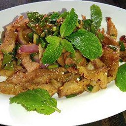 น้ำตกคอหมูย่าง