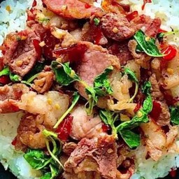 กะเพราเบค่อนเป็นกับข้าว