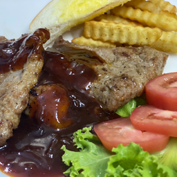 สเต็กเนื้อ 2 ชิ้นใหญ่