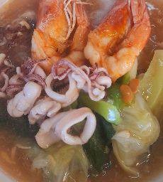 ราดหน้าเส้นหมี่ทะเล