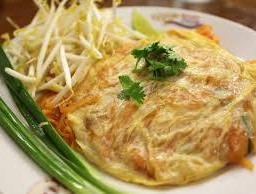 ผัดไทห่อไข่