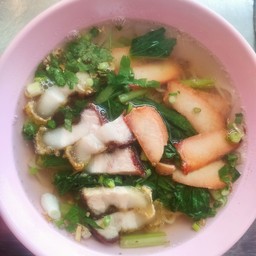 บะหมี่หมูแดงหมูกรอบ