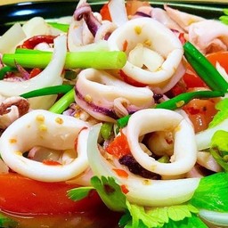 ยำปลาหมึกเป็นกับข้าว