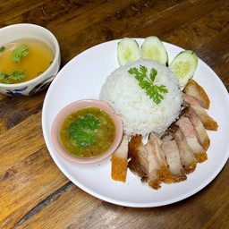 ข้าวหมูกรอบ น้ำจ้ิมสามรส