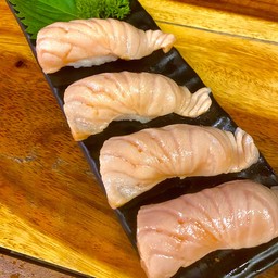 ซูชิแซลม่อนเบรินไฟ 4คำ