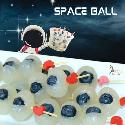 Space ball (ลำไย+บลูเบอรี่ ผลไม้ พร้อมทาน 5 ไม้)