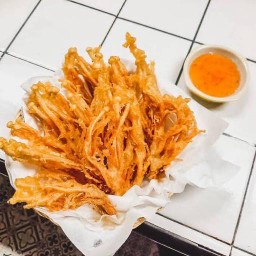 เห็ดเข็มทองทอดโรยผงวิงแซ่บ