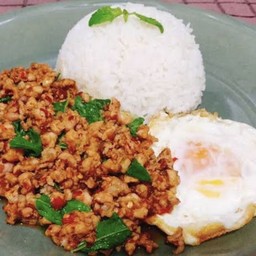 ผัดกะเพราหมูสับราดข้าวฟรี!!ไข่ดาว