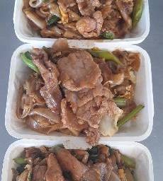 ผัดซีอิ๊วเส้นใหญ่หมู