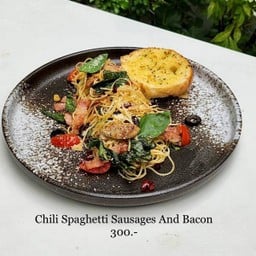 Chili Spaghetti Sausages And Bacon - สปาเกตตีพริกแห้งไส้กรอกเบค่อน