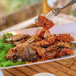 ปลากระพงทอด ผัดกระเทียม