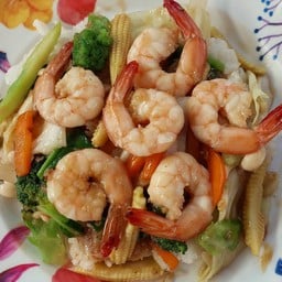 ข้าวราดผัดผักรวมกุ้ง