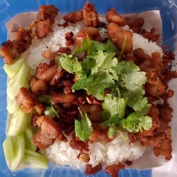 ข้าวหน้าไก่ทอดกระเทียมพริกไทย(กรอบ)