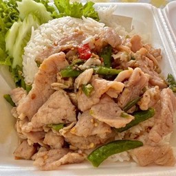 ข้าวราดหมูผัดพริกขี้หนูสูตรอากง(ขายดีมาก)